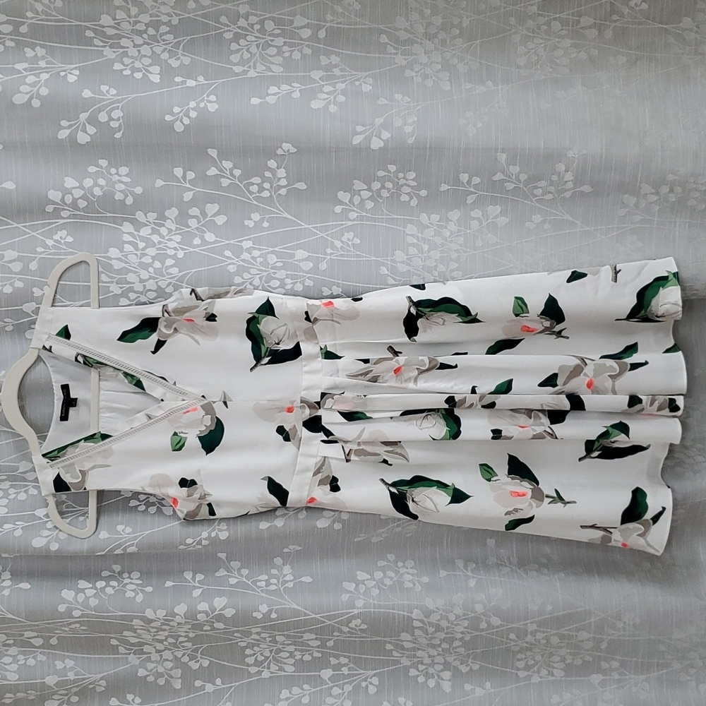 EUC!!  BANANA REPUBLIC FLORAL DRESS